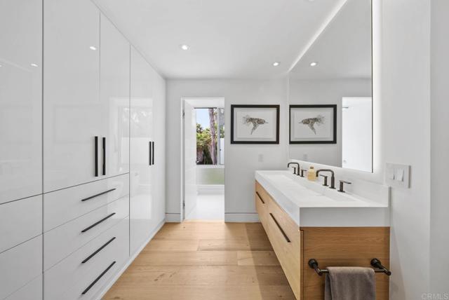 Detail Gallery Image 35 of 50 For 7713 Esterel Dr, La Jolla,  CA 92037 - 5 Beds | 5/1 Baths