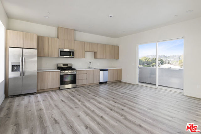 3210 1/2 Verdugo Road, Los Angeles CA: https://media.crmls.org/mediaz/5a8da14b-2ff0-4275-afa1-99abba61b081.jpg