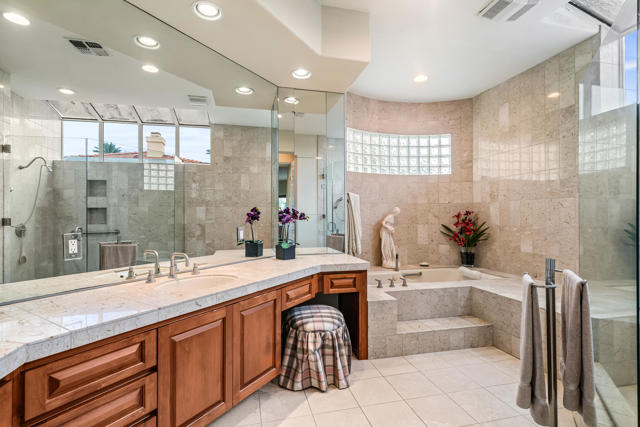 75063 Spyglass Drive, Indian Wells CA: https://media.crmls.org/mediaz/5a8dce78-00e9-4a57-bce2-0c97509ce122.jpg