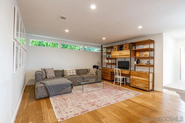5745 Soledad Mountain Road, La Jolla CA: https://media.crmls.org/mediaz/5a8dd70e-cc6d-4b46-9727-f57aaa1b9b7e.jpg