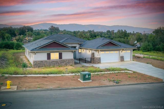 29527 Viking View Ln, Valley Center CA: https://media.crmls.org/mediaz/5a8ddb53-201a-46a3-9399-d33f6d00407d.jpg