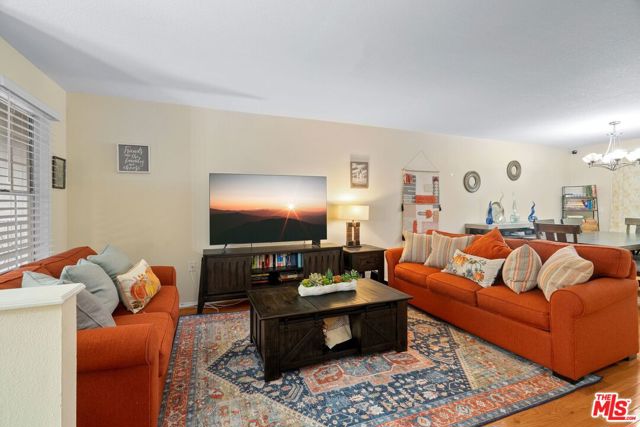 2231 Montrose Avenue, Montrose CA: https://media.crmls.org/mediaz/5a8e03a5-b9df-437a-afcd-aea22aad3d84.jpg