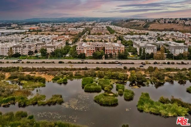 7100 Playa Vista Drive, Playa Vista CA: https://media.crmls.org/mediaz/5a8ef7fd-05a1-4640-b481-079b96476544.jpg