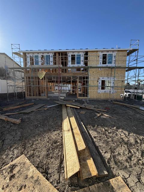 Detail Gallery Image 3 of 4 For 8513 Marrokal Ln, Santee,  CA 92071 - 5 Beds | 3 Baths