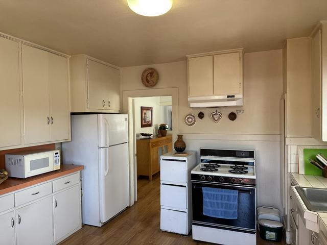 105 Palm Avenue, Watsonville CA: https://media.crmls.org/mediaz/5a8fdc34-f2a7-4d12-8bd9-3e14b1d6479b.jpg