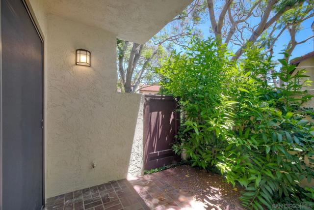 4240 Porte De Palmas, San Diego CA: https://media.crmls.org/mediaz/5a906708-133a-4443-8972-17ca1aeae219.jpg