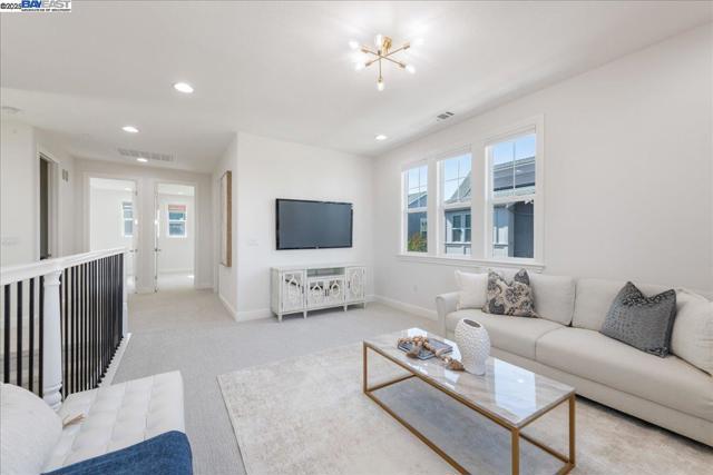 4206 Sunset View Dr, Dublin CA: https://media.crmls.org/mediaz/5a906f4f-a063-413e-87cc-1dcdc379d203.jpg