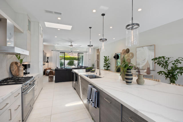 52085 Avenida Cortez, La Quinta CA: https://media.crmls.org/mediaz/5a90dc9d-cc81-421c-8283-a73ebeb8b979.jpg