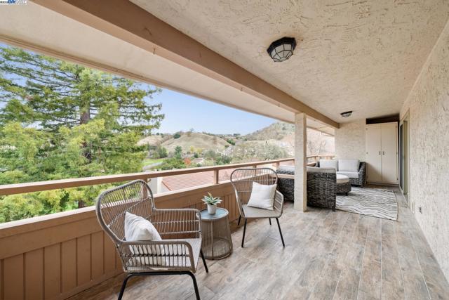 4033 Terra Granada Dr, Walnut Creek CA: https://media.crmls.org/mediaz/5a911836-70e6-4cf6-835b-df7e4900cc91.jpg