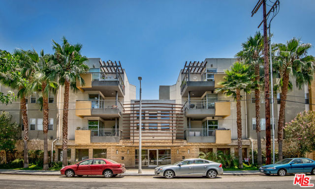 4180 Fair Avenue, Studio City CA: https://media.crmls.org/mediaz/5a91b84e-6978-432d-ba1e-7fc44da64b51.jpg