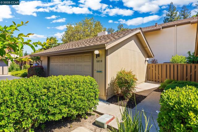 1618 Candelero Dr, Walnut Creek CA: https://media.crmls.org/mediaz/5a921b61-207c-40d4-8f9d-fb05b8f82aa3.jpg