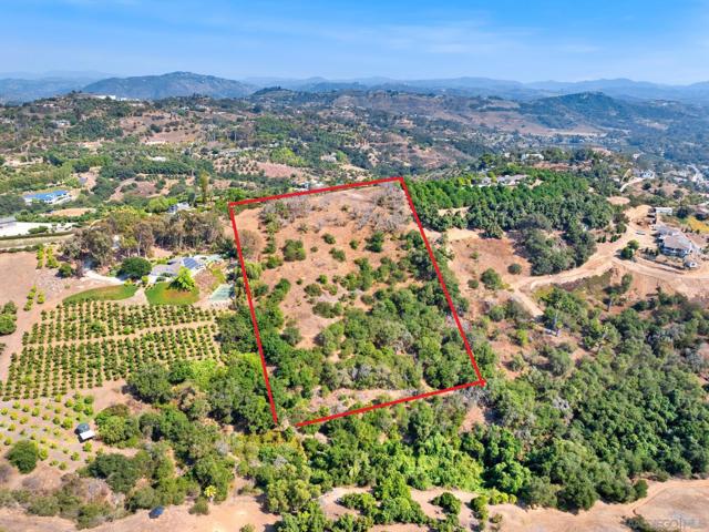 3240 Via Del Cielo, Fallbrook CA: https://media.crmls.org/mediaz/5a927e13-3927-42ff-85e8-73191c43d86b.jpg