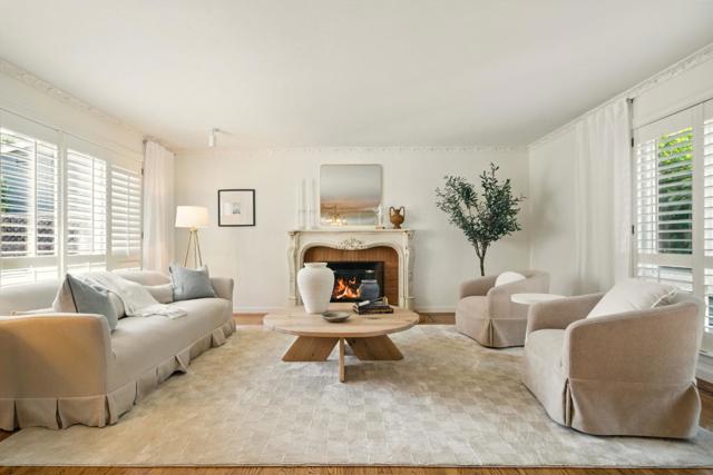 263 W Oakwood Boulevard, Redwood City CA: https://media.crmls.org/mediaz/5a934806-97b4-4ce4-b776-9ae232dd6a38.jpg