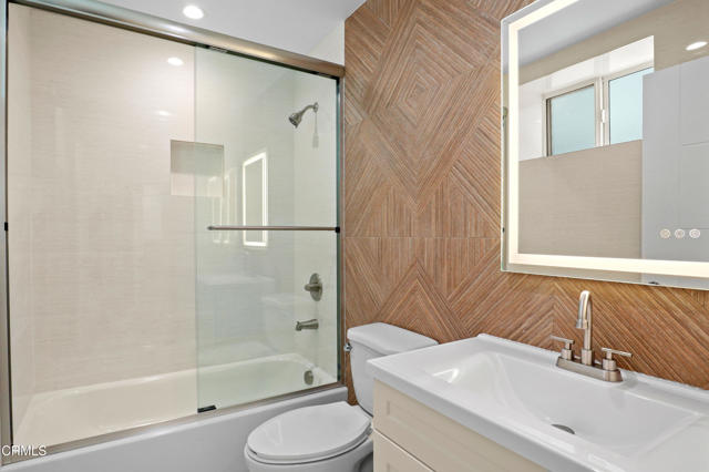 Detail Gallery Image 15 of 19 For 112 N Kenneth Rd #101,  Burbank,  CA 91501 - 2 Beds | 2 Baths
