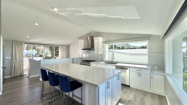 Detail Gallery Image 16 of 74 For 6611 Avenida De Las Pescas, La Jolla,  CA 92037 - 4 Beds | 3 Baths