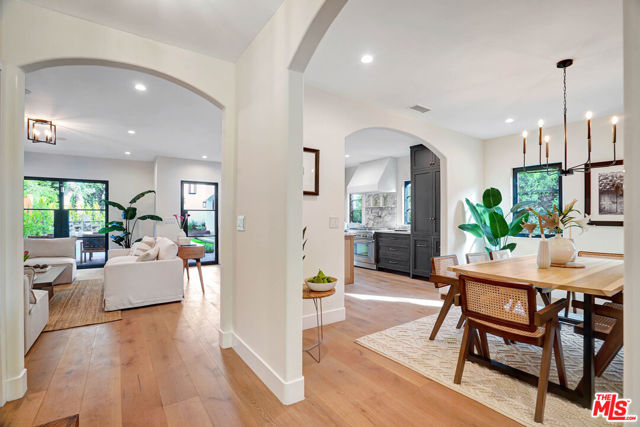 8617 Rugby Drive, West Hollywood CA: https://media.crmls.org/mediaz/5a93d585-324f-44f3-8077-8fdb15261fd7.jpg
