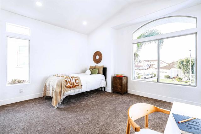 4943 Marin Dr, Oceanside CA: https://media.crmls.org/mediaz/5a94de89-9ae7-49a3-befc-6e286a7d1621.jpg
