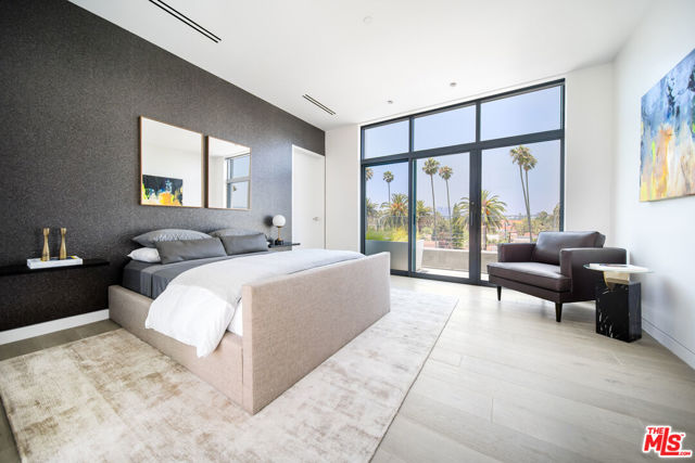8600 Wilshire Boulevard, Beverly Hills CA: https://media.crmls.org/mediaz/5a94fdb2-b7a6-4751-8fc1-bf6519393232.jpg