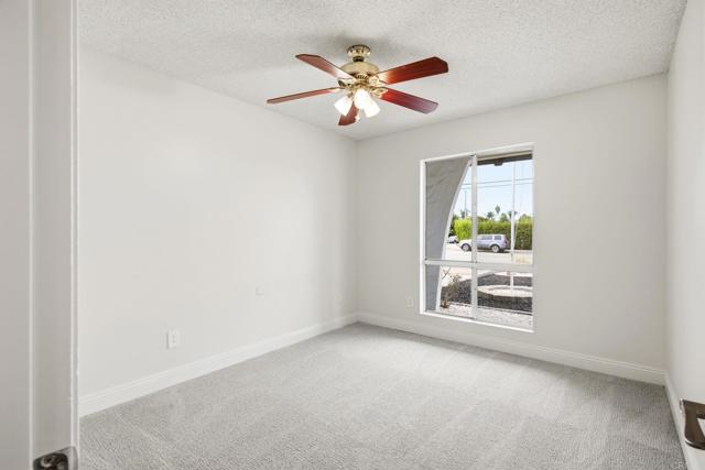 1711 Oak Hill Dr, Escondido CA: https://media.crmls.org/mediaz/5a958ab0-7e18-4cc5-a5eb-d6b9e4f49c3d.jpg