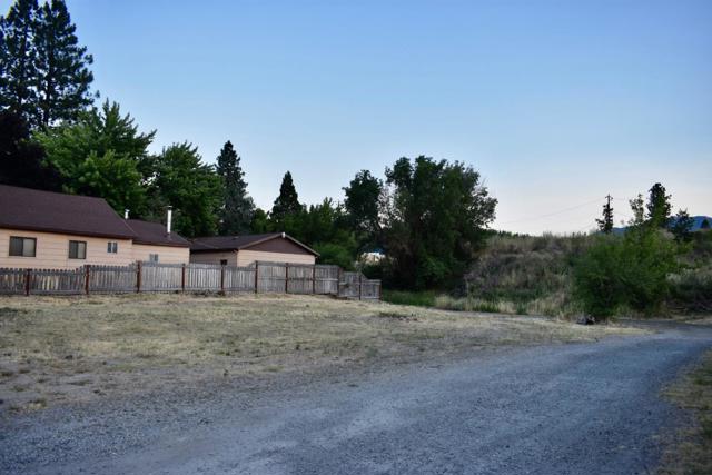 563 Shasta Avenue, Weed CA: https://media.crmls.org/mediaz/5a95b47f-b76a-4893-a639-73d3d123ec95.jpg