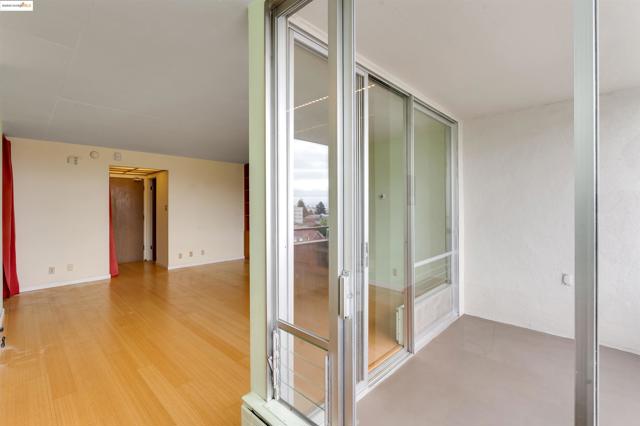 2550 Dana St, Berkeley CA: https://media.crmls.org/mediaz/5a960745-20a0-4d71-90c5-b0812148e153.jpg