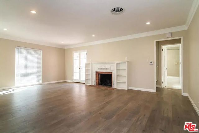 539 S Parish Place, Burbank CA: https://media.crmls.org/mediaz/5a9609a6-3c8e-4f22-8024-098a2aa4c749.jpg