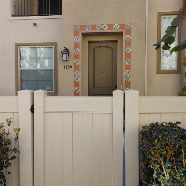 1329 Via Lucero, Oceanside CA: https://media.crmls.org/mediaz/5a9744e0-a5be-4117-ae8e-6d17cba1987b.jpg