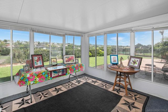 1705 Hawk View Dr, Encinitas CA: https://media.crmls.org/mediaz/5a97dc55-42dd-4b9b-9ced-eb5f2aa8c94c.jpg