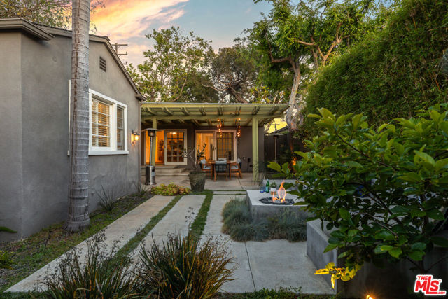 1741 Pier Avenue, Santa Monica CA: https://media.crmls.org/mediaz/5a97eaf8-2d39-44ee-9c09-9e613a7022fe.jpg