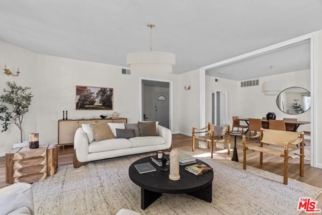 1524 Franklin Street, Santa Monica CA: https://media.crmls.org/mediaz/5a9896a6-ff4a-41fb-a3d2-8a7737a99f42.jpg