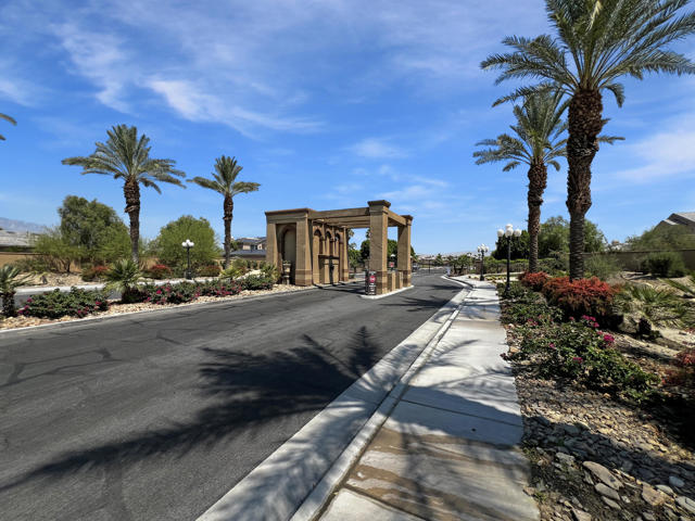 5 Lyon Road, Rancho Mirage CA: https://media.crmls.org/mediaz/5a98e838-8d16-413a-870b-07470935ee9b.jpg