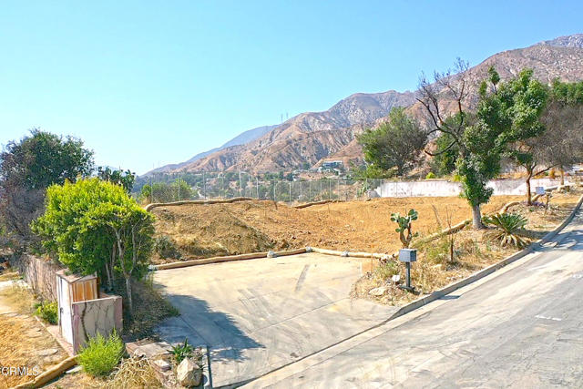 3017 Zane Grey Terrace, Altadena CA: https://media.crmls.org/mediaz/5a993214-50e9-429b-97ba-62f860ab1637.jpg