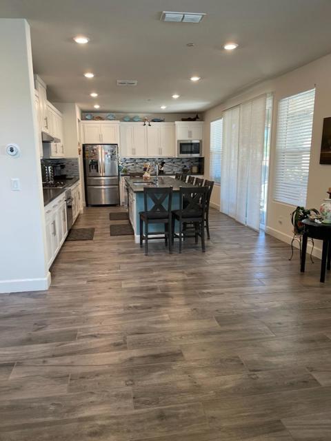 2532 Azalea Avenue, Tracy CA: https://media.crmls.org/mediaz/5a9934b5-8455-4b0b-b74d-802bdc087f5e.jpg