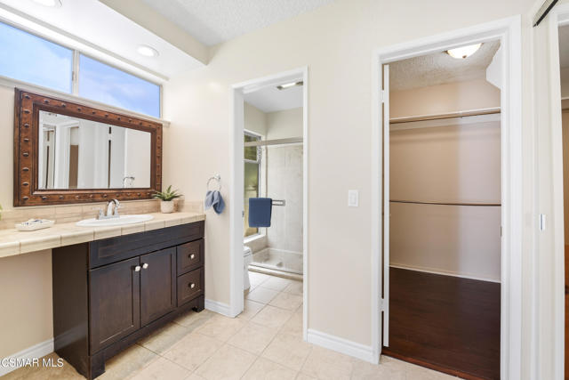 20027 Hiawatha Street, Chatsworth CA: https://media.crmls.org/mediaz/5a997b4d-8e4d-459a-a8ab-fa7745e85860.jpg