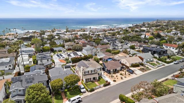 5640 Waverly Ave, La Jolla CA: https://media.crmls.org/mediaz/5a9a161b-24ee-4fbd-81a8-79f4ce34c270.jpg