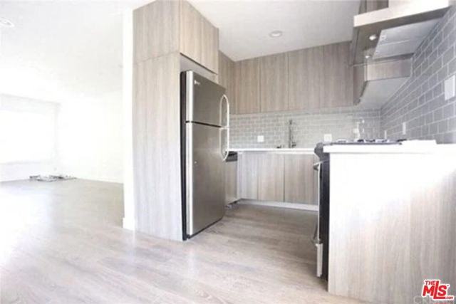 400 S Mariposa Avenue, Los Angeles CA: https://media.crmls.org/mediaz/5a9bc917-cd60-4122-bb9b-7801f372c1b6.jpg