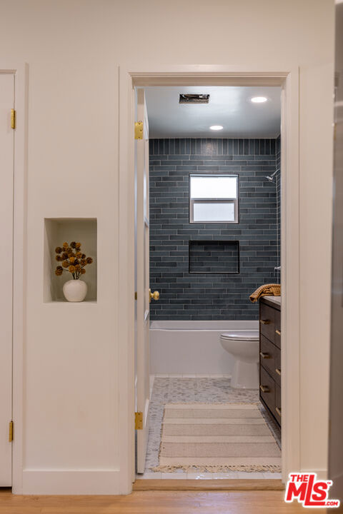 504 N Campbell Avenue, Alhambra CA: https://media.crmls.org/mediaz/5a9be277-fe19-40ed-9c69-615dbeb11d8e.jpg