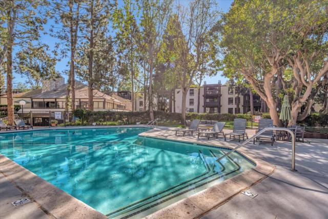 8650 Gulana Avenue, Playa del Rey CA: https://media.crmls.org/mediaz/5a9c5edc-dd97-4e6e-9269-7848b6c57459.jpg