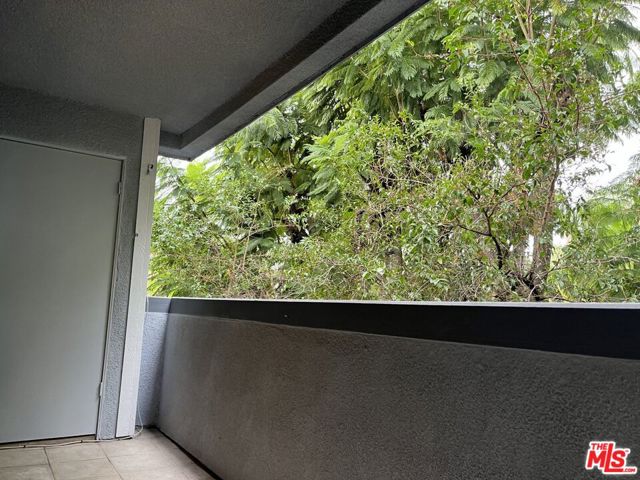 7640 Oso Avenue, Winnetka CA: https://media.crmls.org/mediaz/5a9c8077-89a7-4968-aece-e2612b6a91bb.jpg