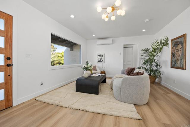 Detail Gallery Image 5 of 55 For 426 S Nevada St, Oceanside,  CA 92054 - 3 Beds | 2 Baths