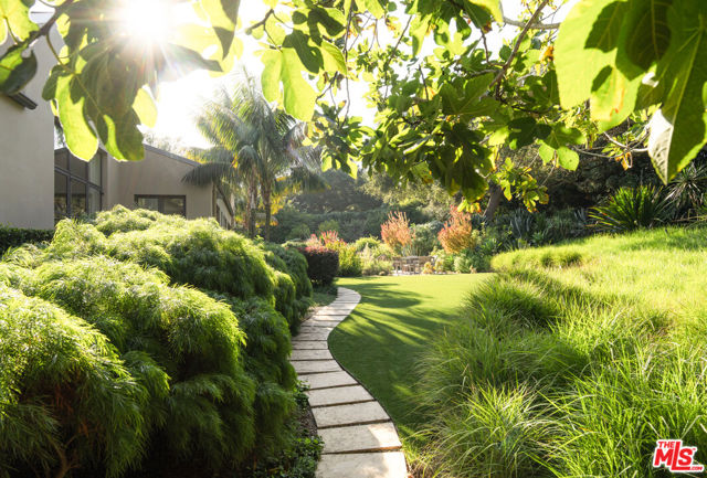 796 Hot Springs Road, Montecito CA: https://media.crmls.org/mediaz/5a9d08bf-fe86-418e-bc3b-8eec9b215c41.jpg