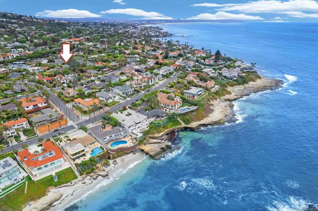 6307 Via Maria, La Jolla CA: https://media.crmls.org/mediaz/5a9d187e-8eee-4d73-a291-04828cf74786.jpg