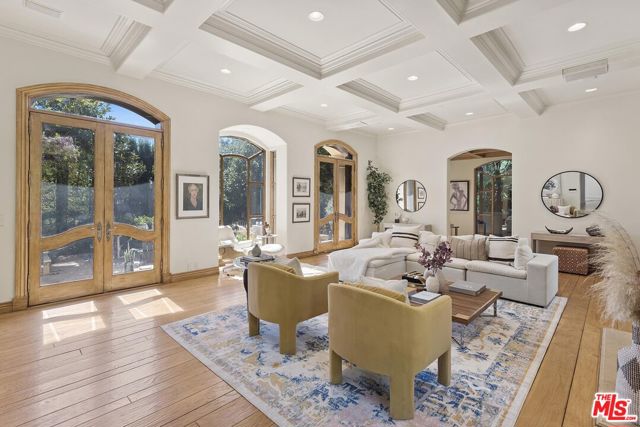 1549 Lindacrest Drive, Beverly Hills CA: https://media.crmls.org/mediaz/5a9d2b5d-c35a-478c-be2f-4655f73c5246.jpg