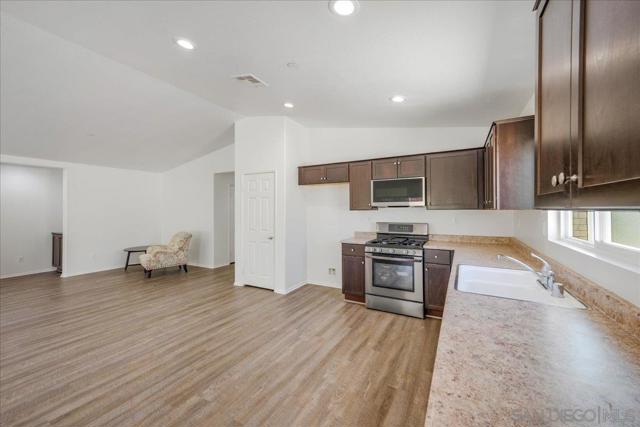 33129 Big Range Dr, Winchester CA: https://media.crmls.org/mediaz/5a9d6ee7-20db-43b3-8089-c7f0b618f8e9.jpg