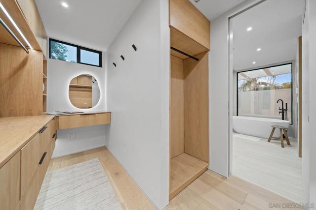 7372 76 Fay Ave, La Jolla CA: https://media.crmls.org/mediaz/5a9d6efa-c5d0-46ec-af03-6ecec9b75cb5.jpg