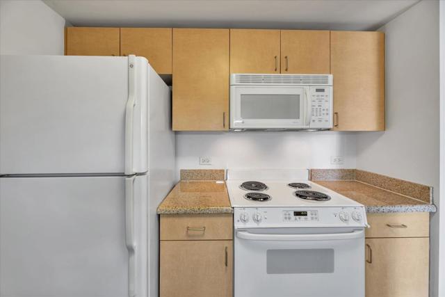 425 W Beech Street, San Diego CA: https://media.crmls.org/mediaz/5a9e7c3d-1d5d-42f3-bc96-3a13d8456bd5.jpg