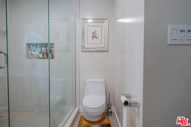 2760 E Glenoaks Boulevard, Glendale CA: https://media.crmls.org/mediaz/5a9f8277-b25c-4315-9e90-e949a85b2ee9.jpg