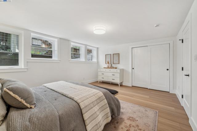 1129 WELLINGTON STREET, Oakland CA: https://media.crmls.org/mediaz/5a9fbc8d-8cc8-4c87-aae4-d7b137e06466.jpg