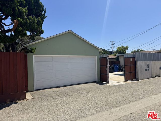 11533 National Boulevard, Los Angeles CA: https://media.crmls.org/mediaz/5a9fc53f-bf8f-47d1-96c4-798c0e737260.jpg