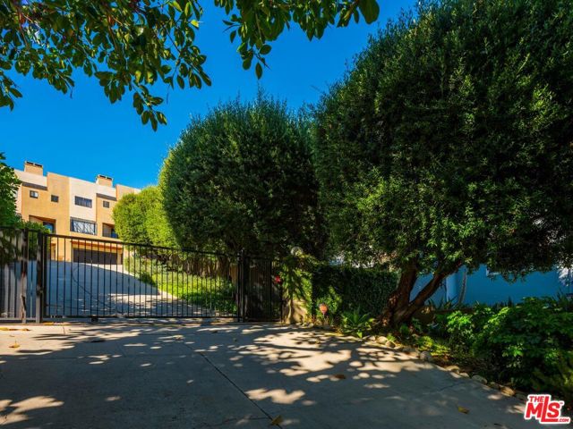 3023 BERKELEY Avenue, Los Angeles CA: https://media.crmls.org/mediaz/5aa01c28-78c0-45b8-95b4-79a0465d25d0.jpg